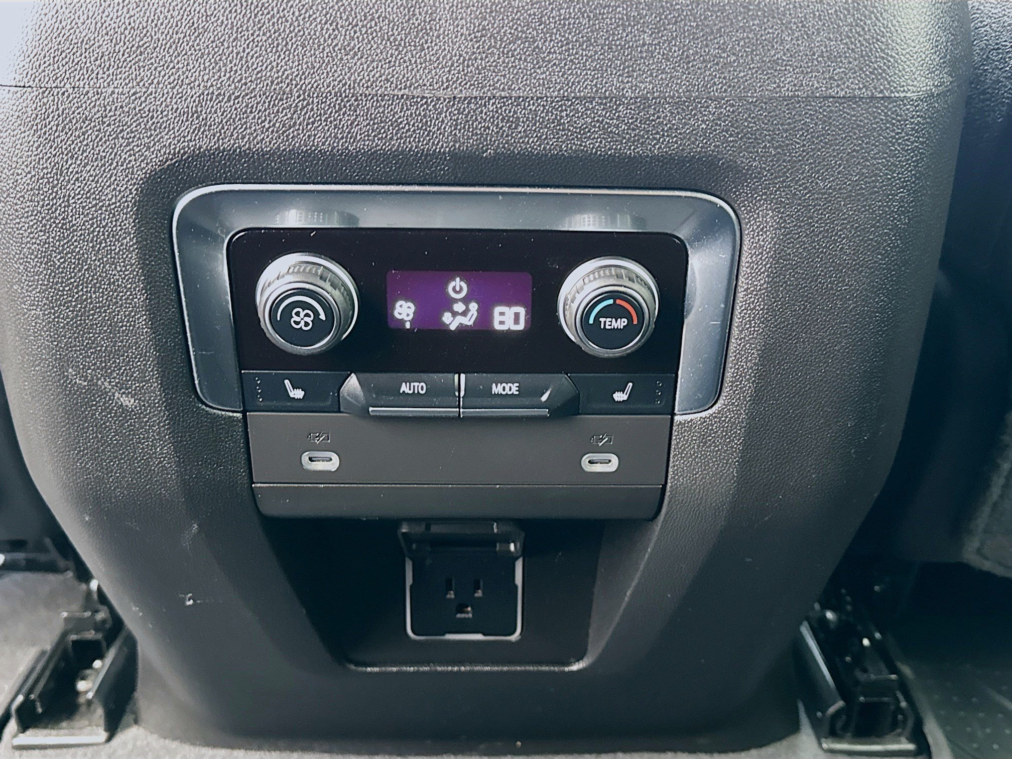 Used 2024 Chevrolet Tahoe Z71 w/ Luxury Package AWD/4WD image 17