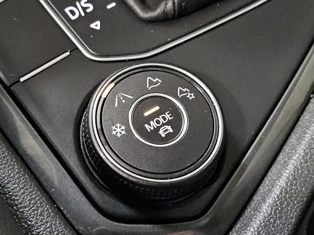 Used 2020 Volkswagen Tiguan SEL image 11