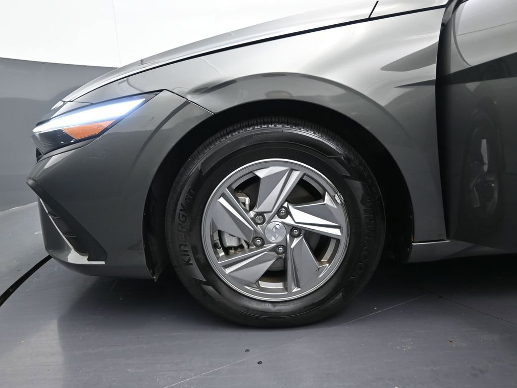 Used 2025 Hyundai Elantra SE image 14