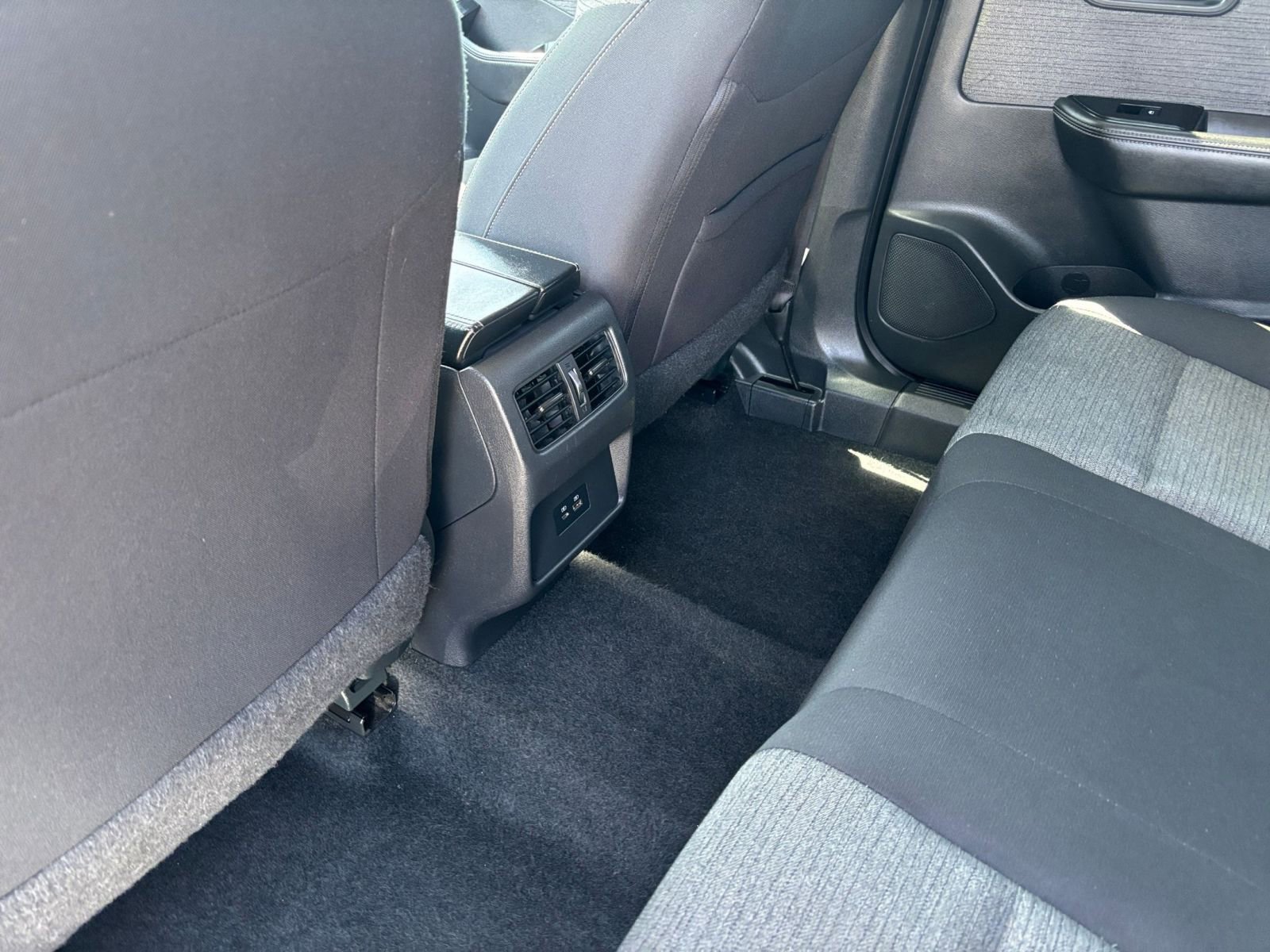 Used 2023 Nissan Rogue SV FWD image 23