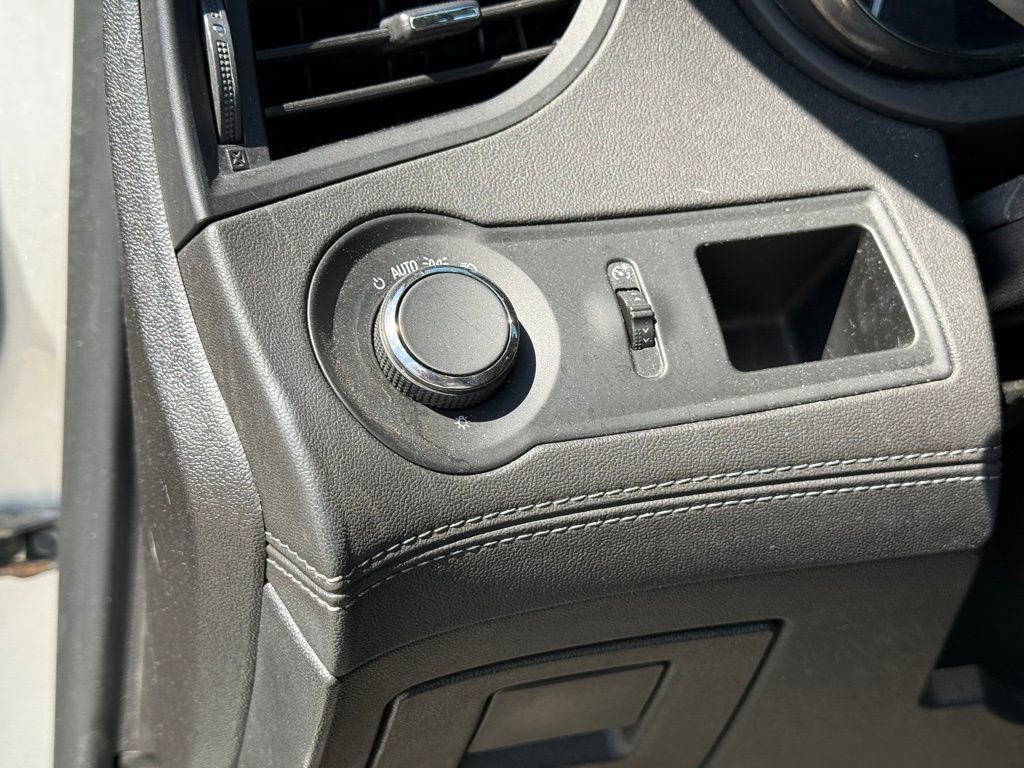 Used 2016 Buick LaCrosse image 17