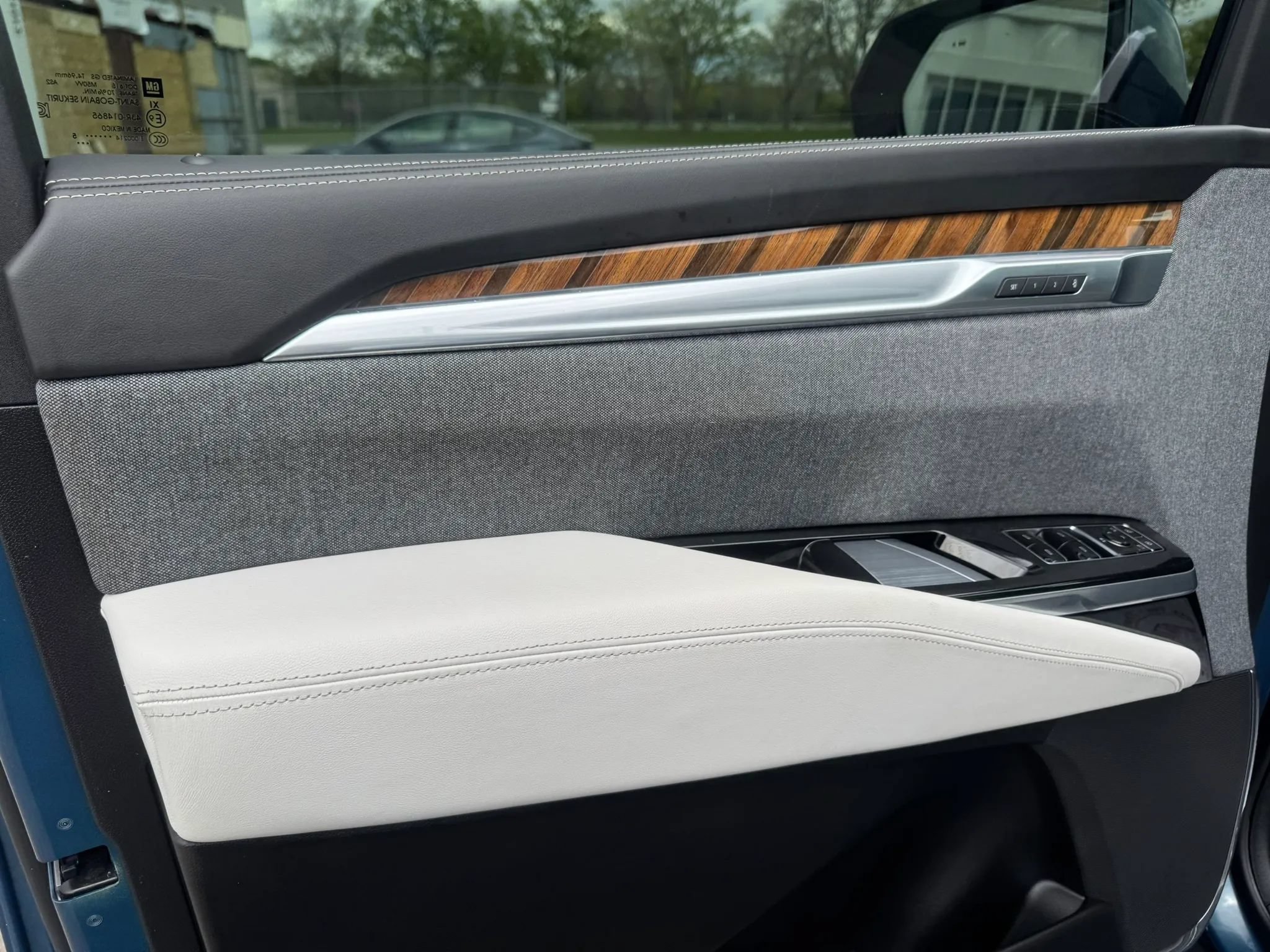 Used 2025 Cadillac Escalade Sport Platinum w/ LPO, Floor Liner Package AWD/4WD image 11
