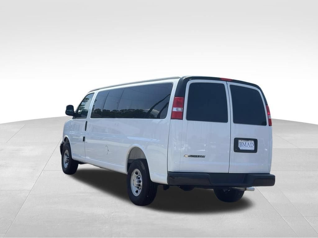 New 2026 Chevrolet Express 3500 LS RWD image 10