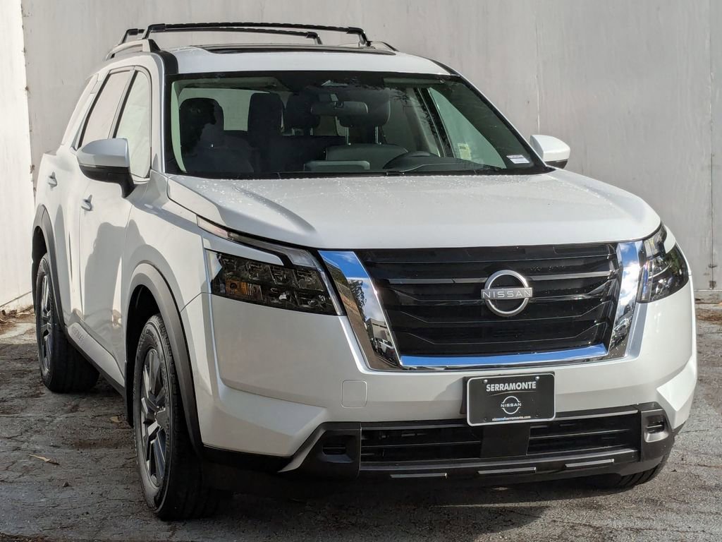 New 2025 Nissan Pathfinder SV image 3