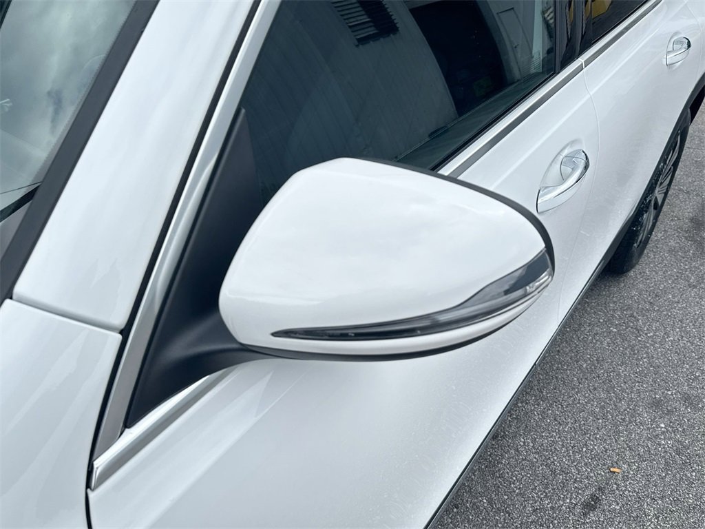 Used 2024 Mercedes-Benz EQB 250+ image 11