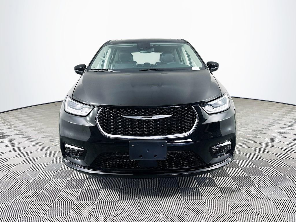 Certified 2024 Chrysler Pacifica Limited image 4