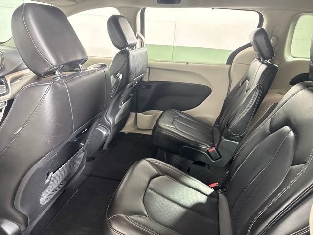 Used 2023 Chrysler Pacifica Touring-L image 24