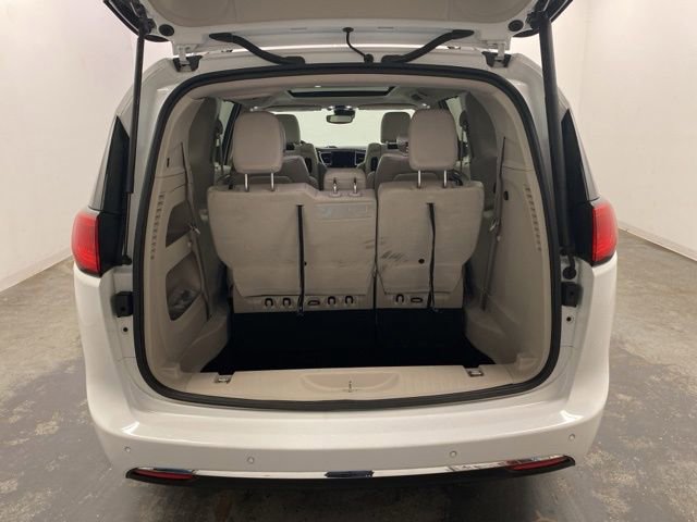 Used 2018 Chrysler Pacifica Touring-L Plus w/ Advanced Safetytec Group image 29