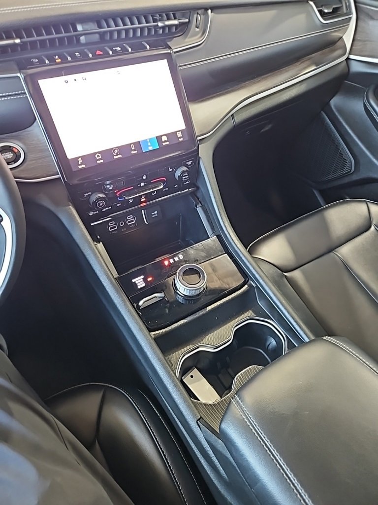 Used 2024 Jeep Grand Cherokee Limited image 33