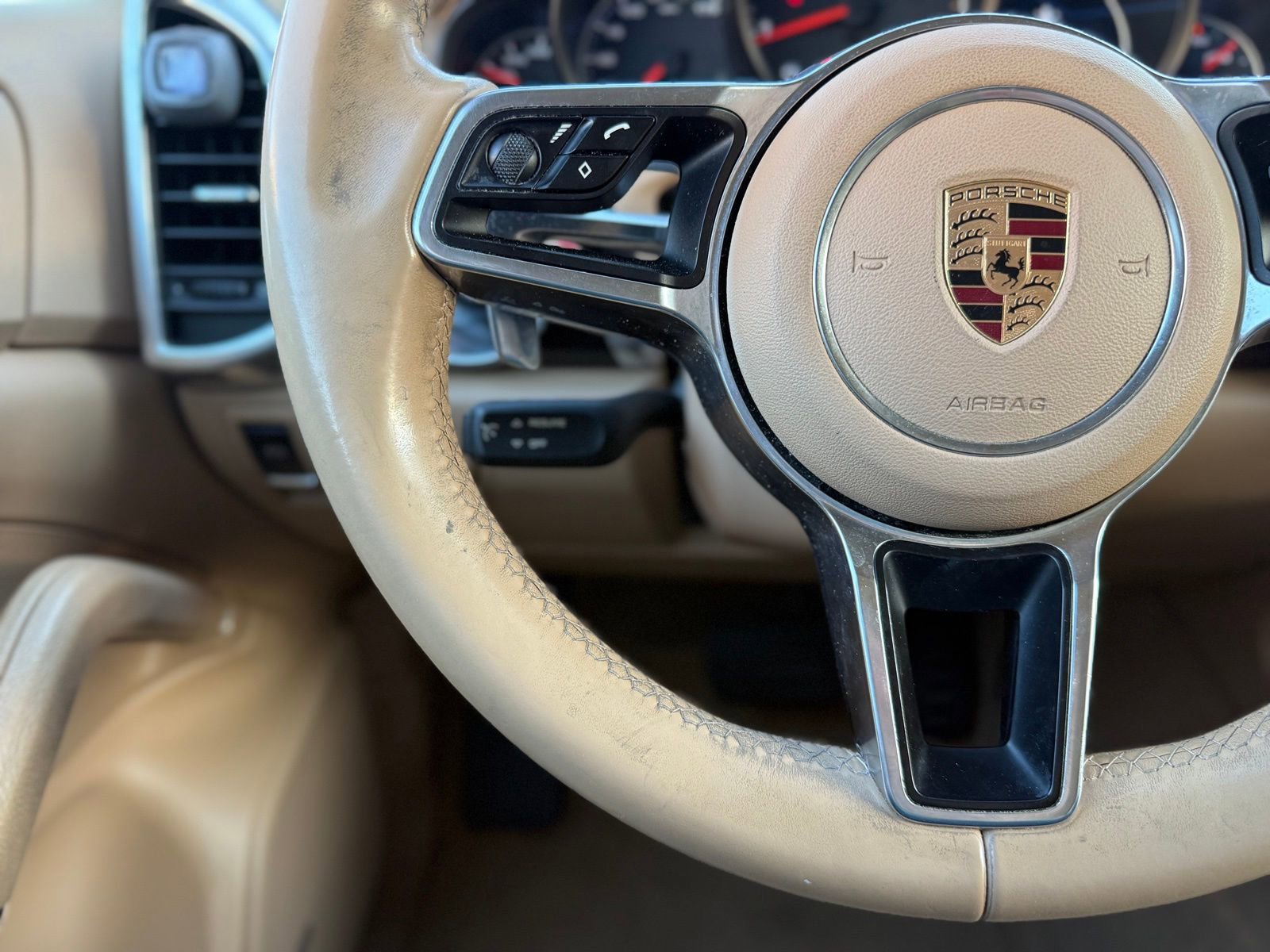 Used 2016 Porsche Cayenne image 25