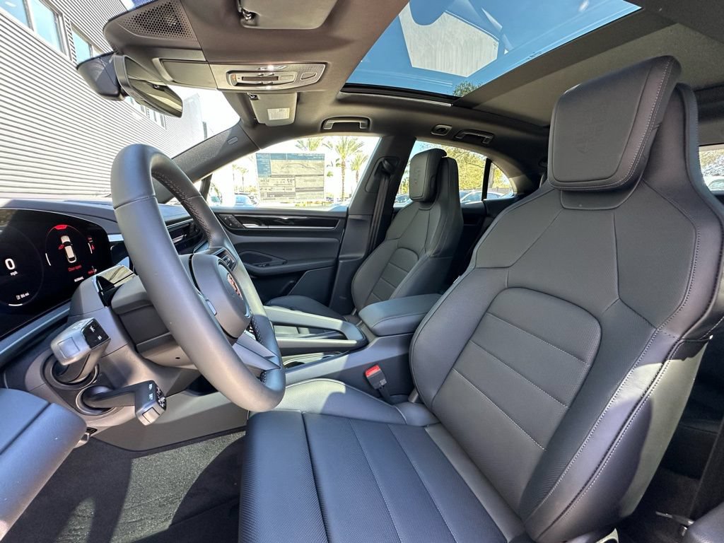 Used 2026 Porsche Macan Electric RWD image 5