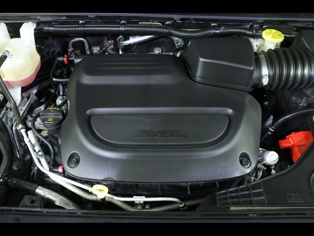 Used 2023 Chrysler Pacifica Touring-L FWD image 13