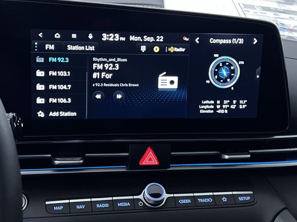 Used 2025 Hyundai Elantra SEL image 17