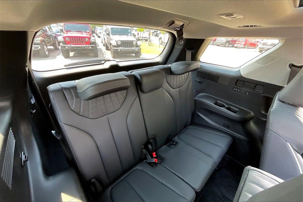 Used 2025 Hyundai Palisade Limited image 31