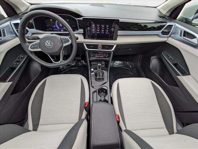 New 2025 Volkswagen Taos SE image 3