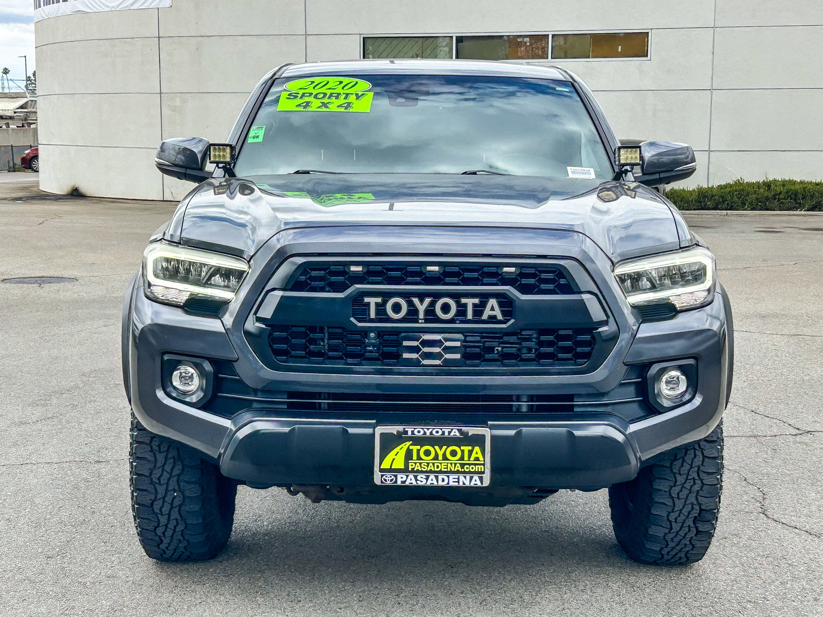 Used 2020 Toyota Tacoma TRD Off-Road w/ TRD Premium Off Road Package AWD/4WD image 2