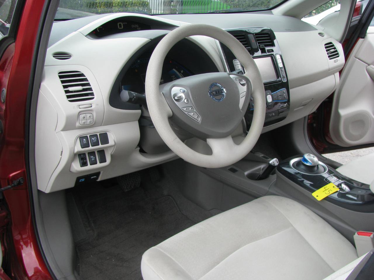Used 2011 Nissan Leaf image 9