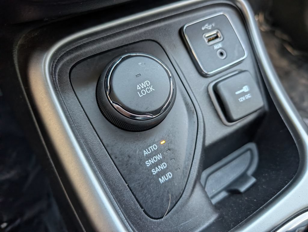 Used 2019 Jeep Compass Latitude AWD/4WD image 30