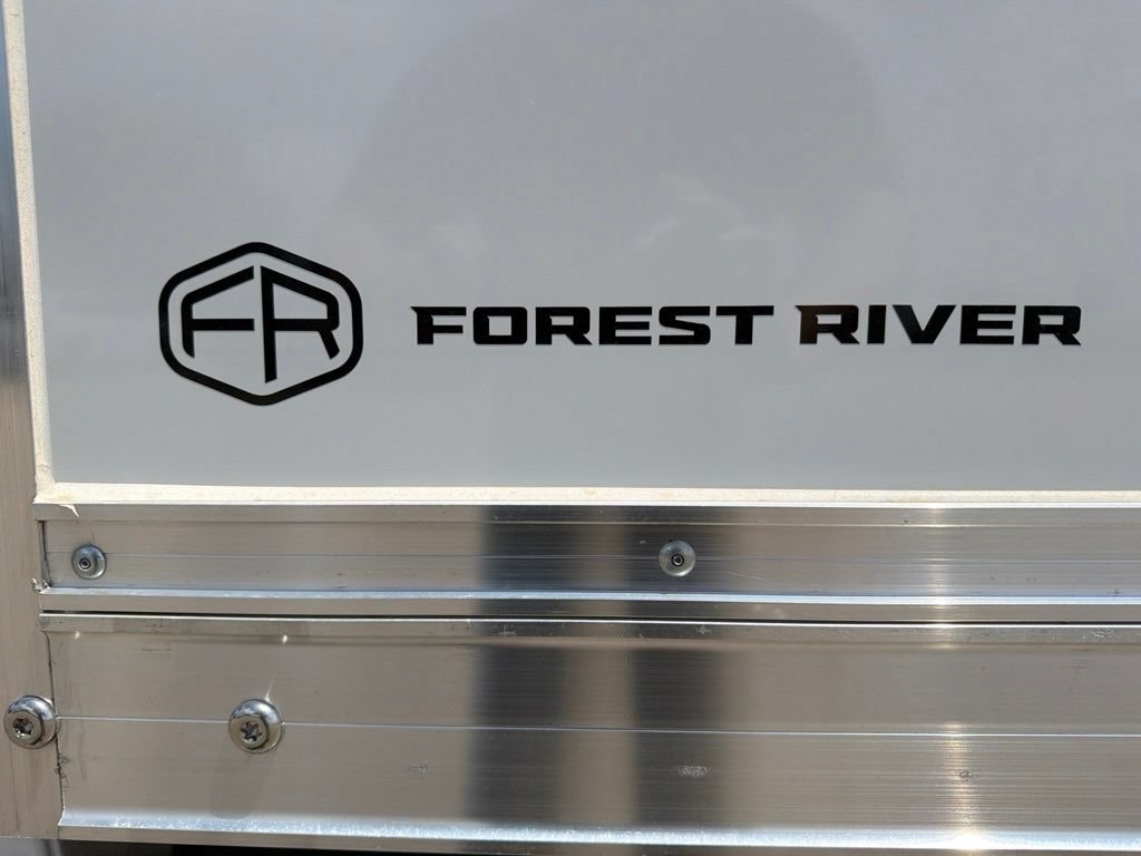 New 2025 Chevrolet Express 4500 w/ Power Convenience Package RWD image 9