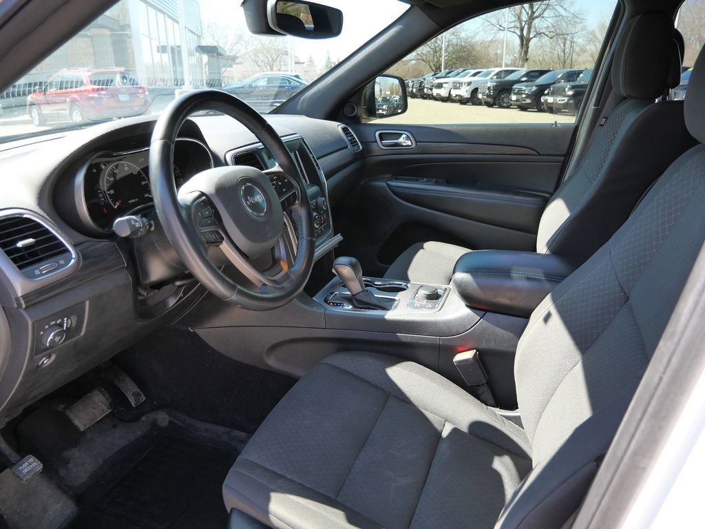 Used 2019 Jeep Grand Cherokee Laredo image 29