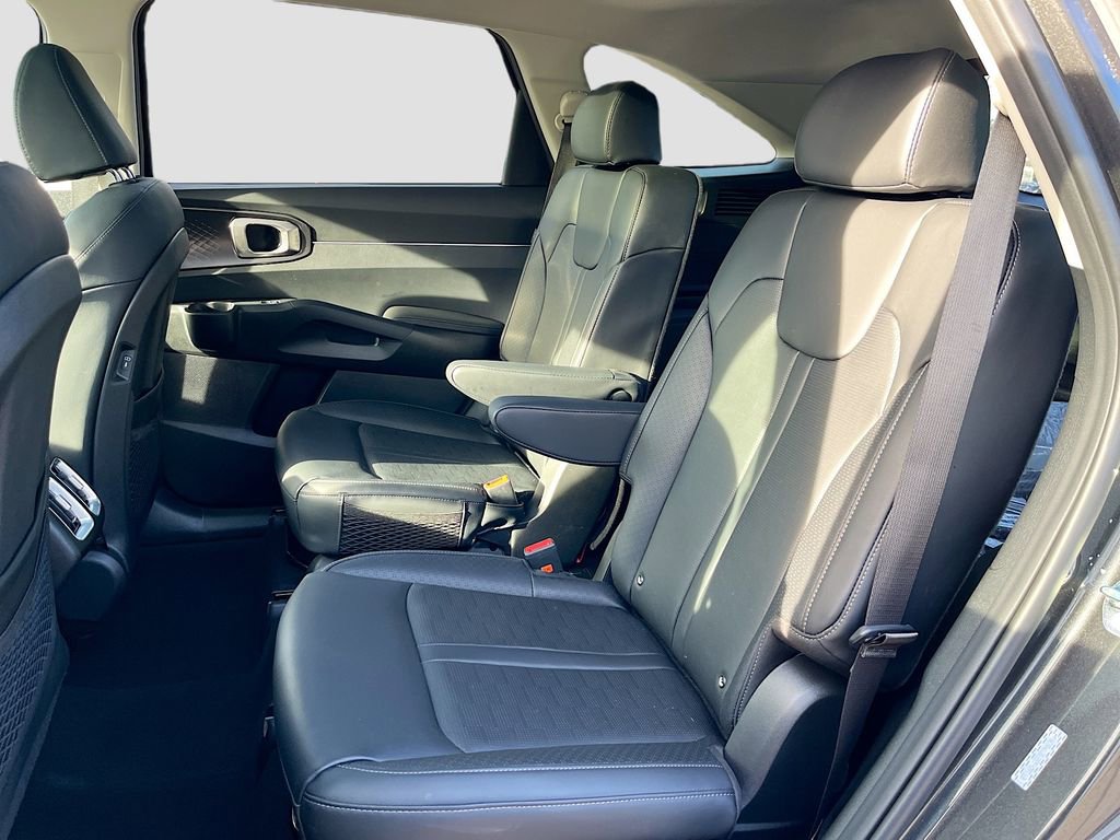 Certified 2025 Kia Sorento EX w/ EX Panoramic Sunroof Package image 28