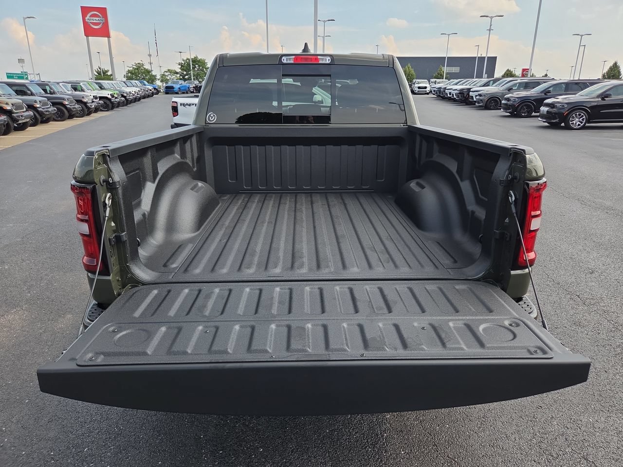 New 2026 RAM 1500 Express AWD/4WD image 7
