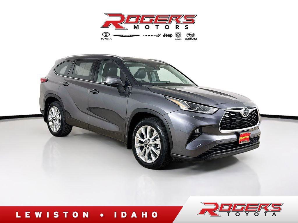 Used 2023 Toyota Highlander Limited AWD/4WD image 1