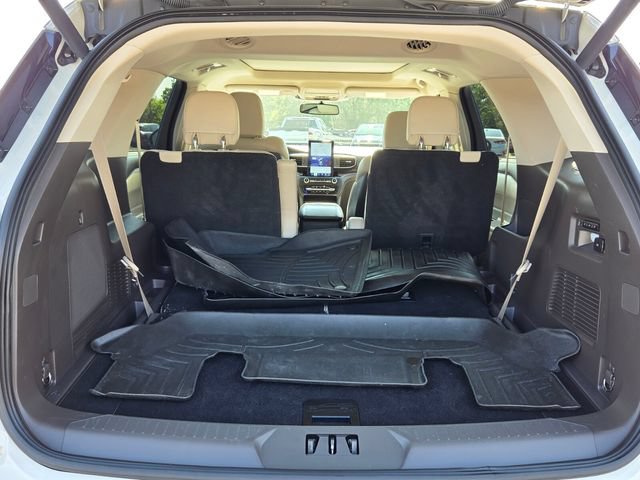 Used 2020 Ford Explorer Platinum w/ Premium Technology Package AWD/4WD image 16