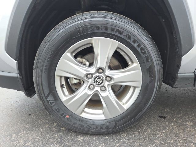 Used 2025 Toyota RAV4 XLE AWD/4WD image 25