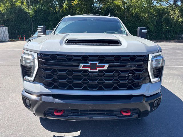 Used 2024 Chevrolet Silverado 2500 ZR2 w/ Technology Package AWD/4WD image 8