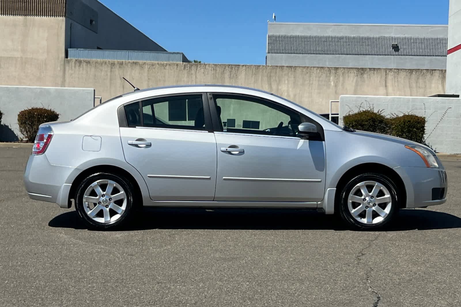 Used 2007 Nissan Sentra 2.0 SL w/ Sunroof Pkg FWD image 6