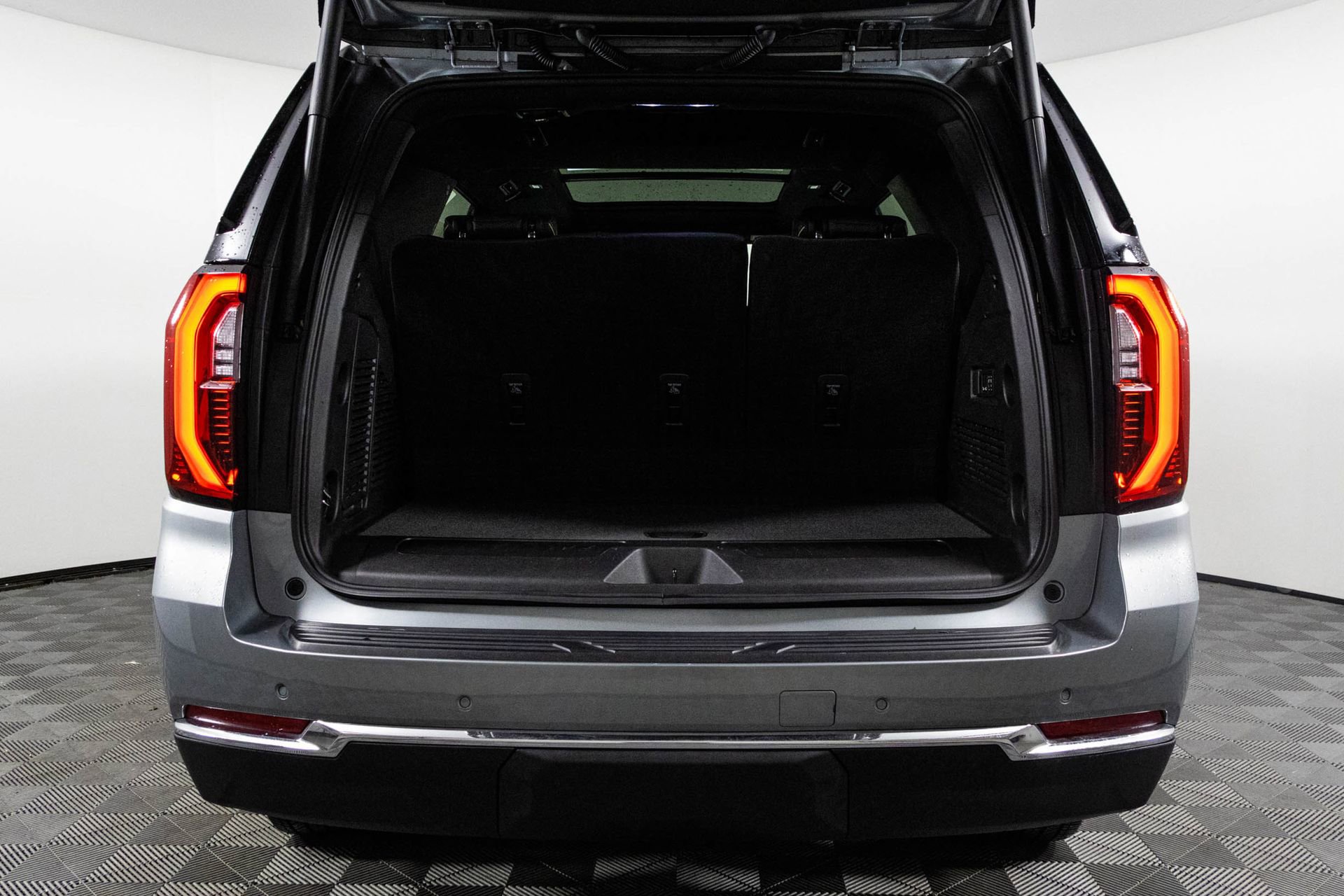 Used 2025 GMC Yukon Elevation image 36