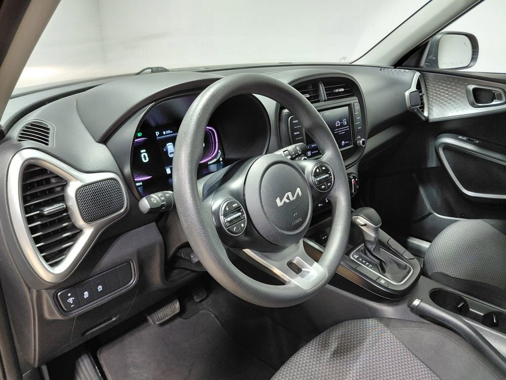 Used 2023 Kia Soul LX w/ LX Technology Package FWD image 16