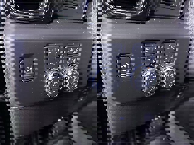 Used 2025 GMC Sierra 2500 AT4 image 18