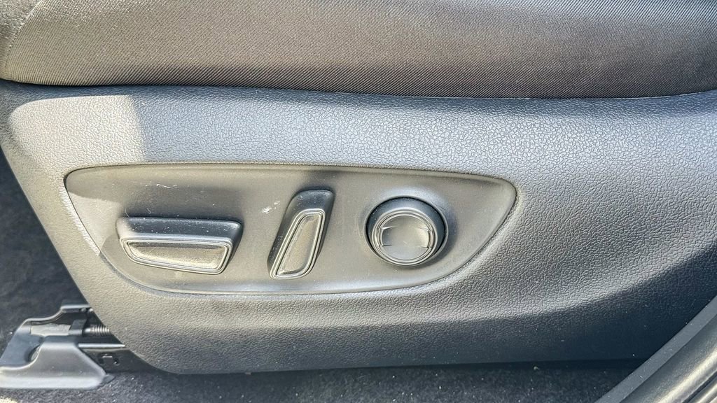 Used 2025 Toyota RAV4 XLE AWD/4WD image 21