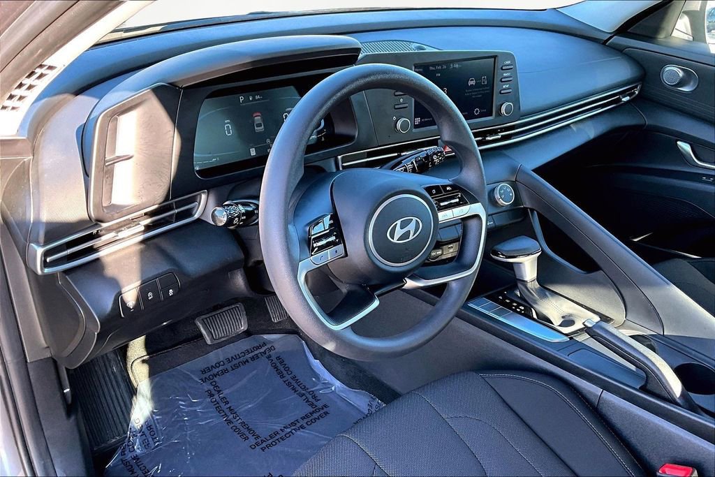 Used 2024 Hyundai Elantra SE image 14