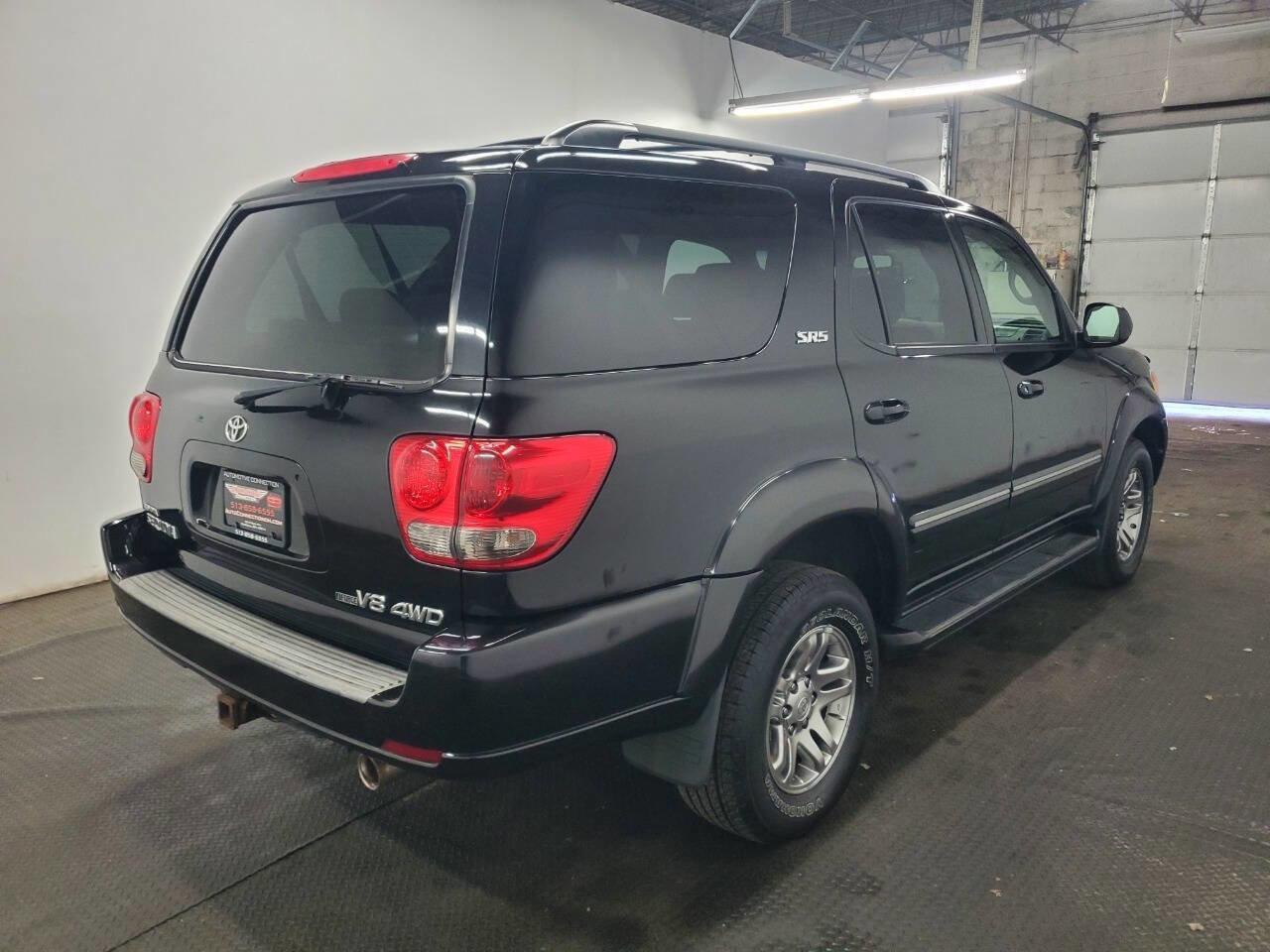 Used 2005 Toyota Sequoia SR5 AWD/4WD image 7