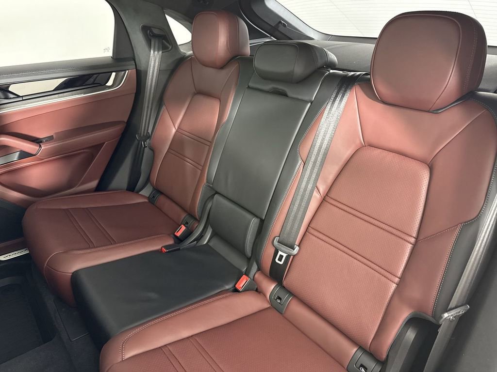Certified 2024 Porsche Cayenne Turbo image 21