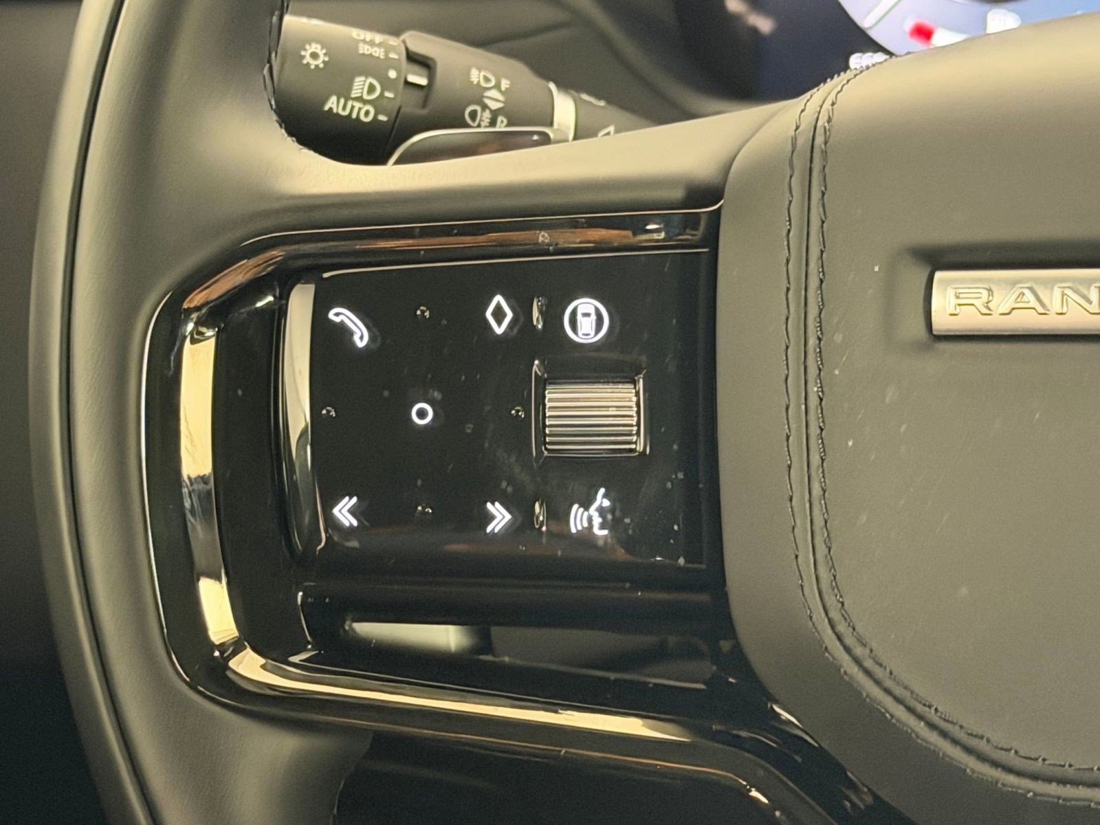 Certified 2026 Land Rover Range Rover Velar Dynamic SE image 17