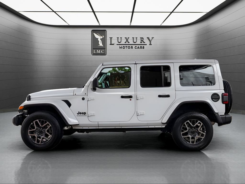Used 2025 Jeep Wrangler Unlimited Sahara AWD/4WD image 5