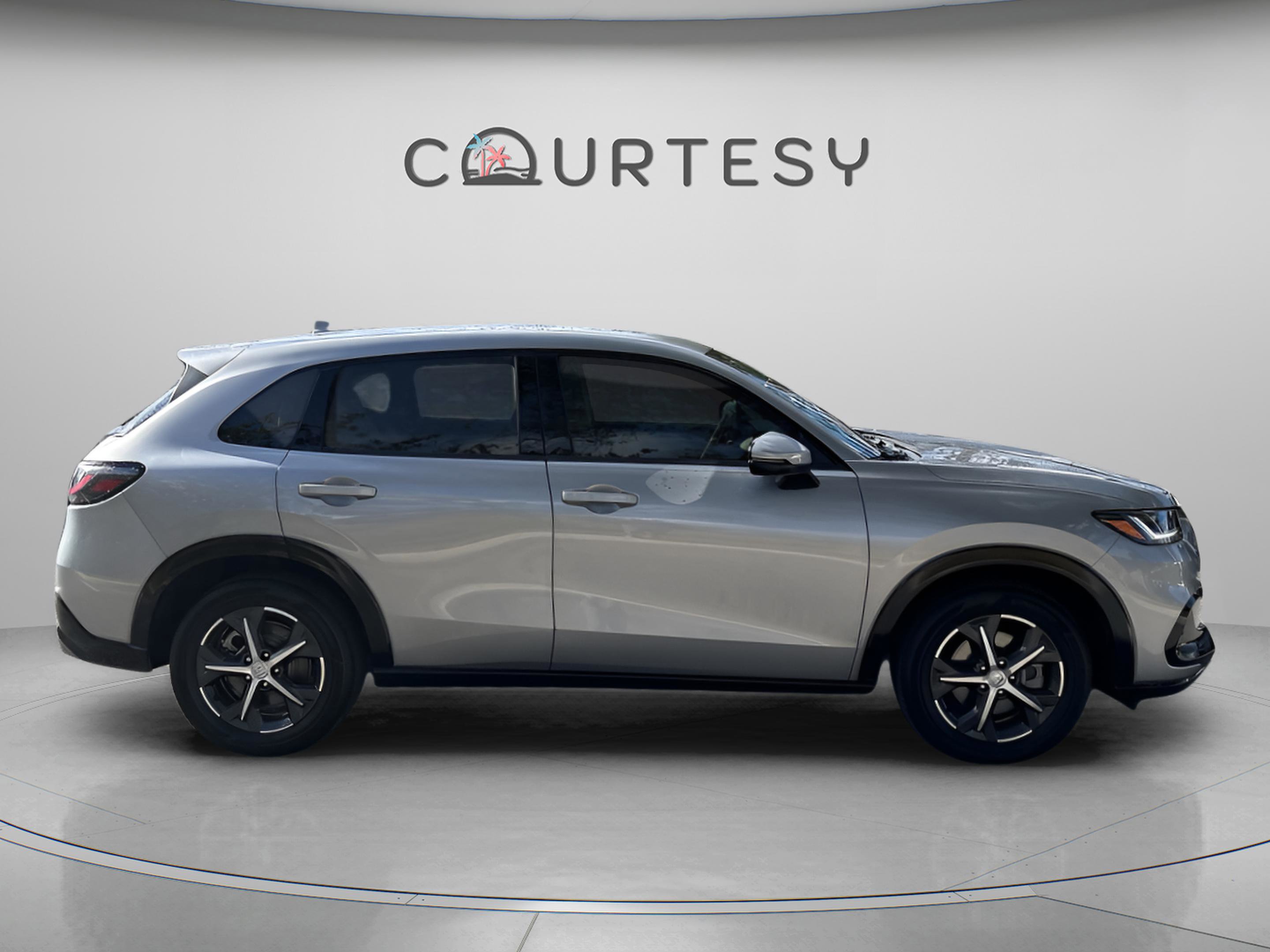 Used 2023 Honda HR-V EX-L image 9