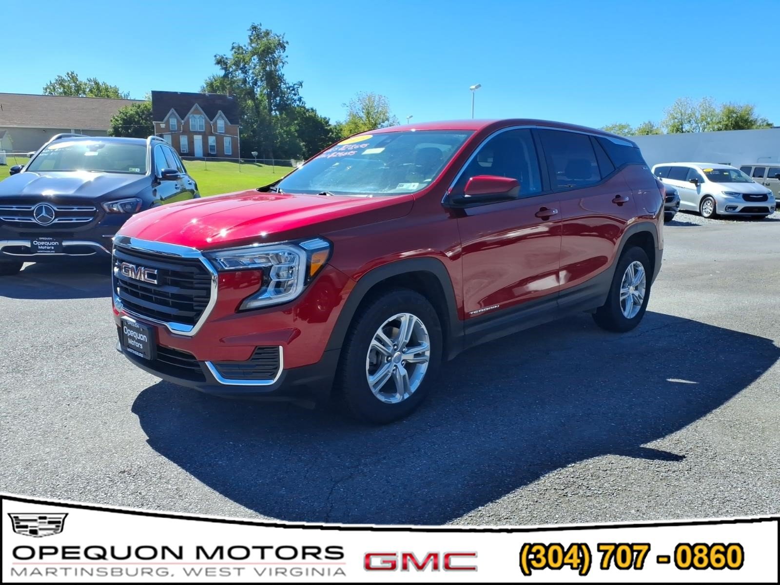 Used 2023 GMC Terrain SLE AWD/4WD image 3