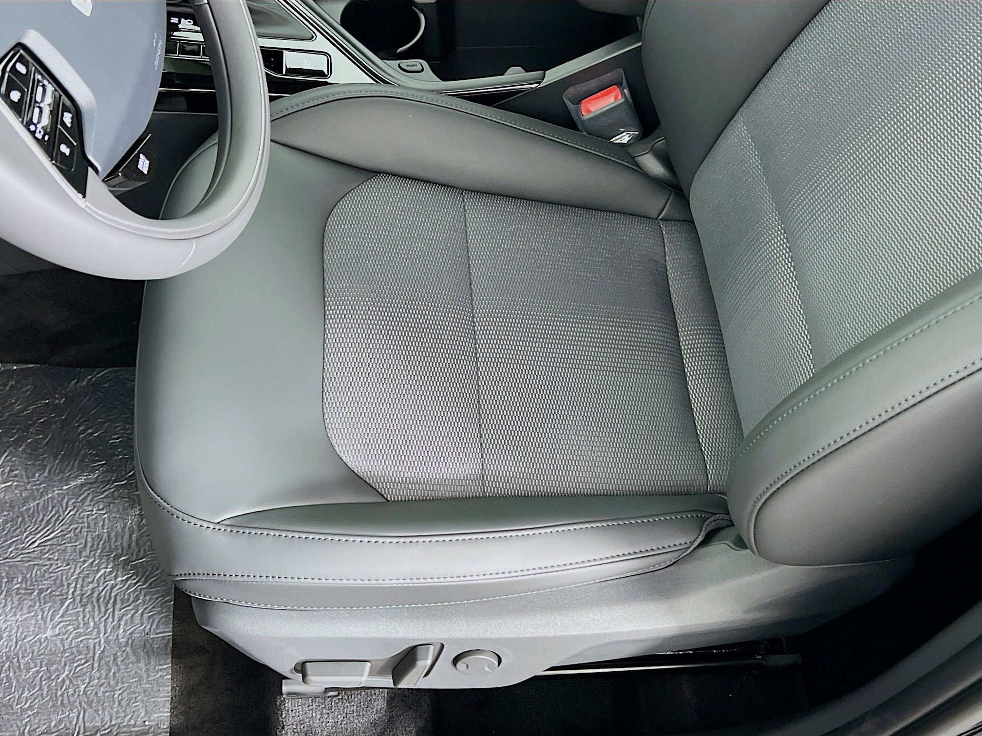 New 2025 Kia Niro EX Touring image 4