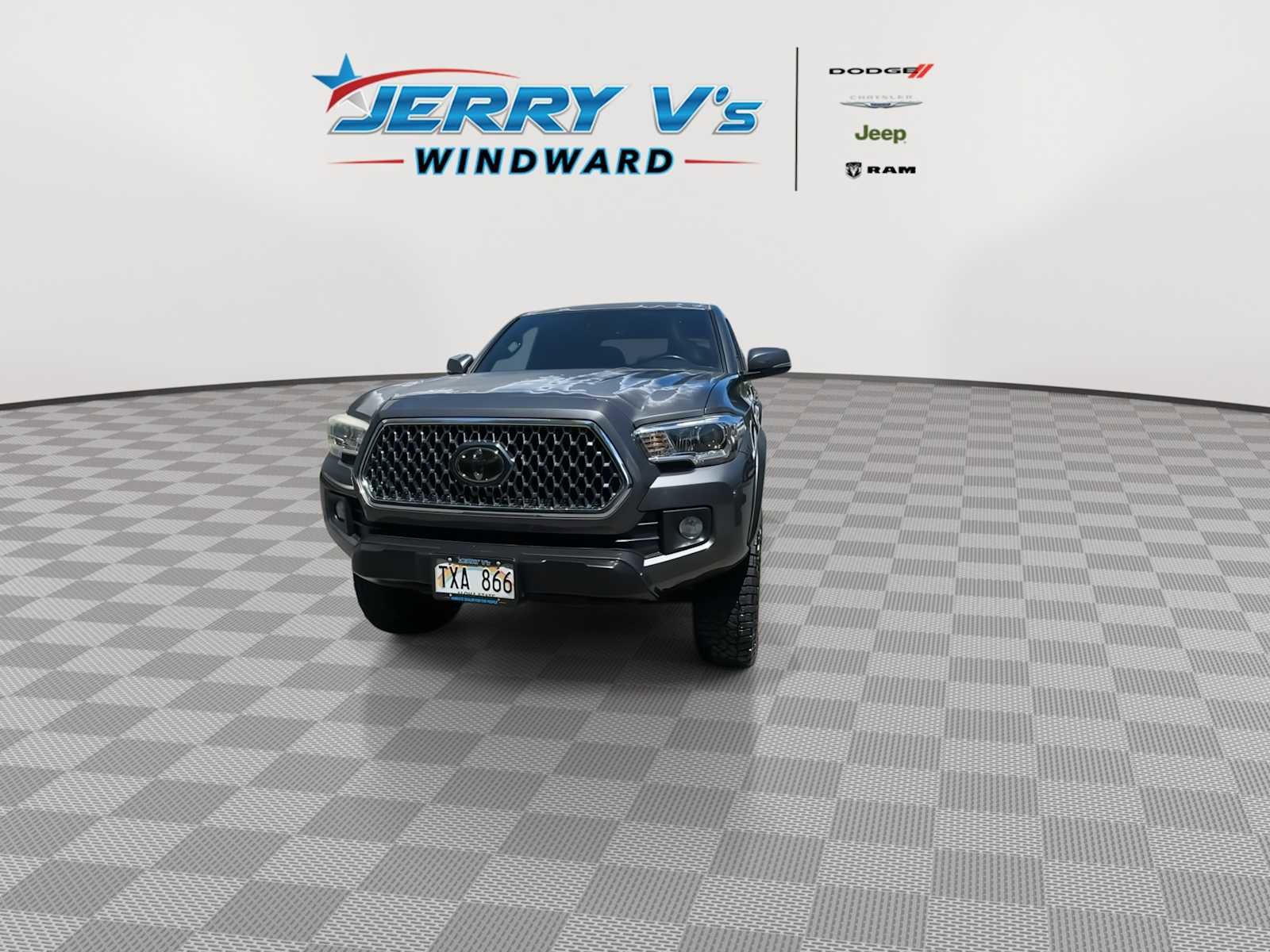 Used 2019 Toyota Tacoma TRD Off-Road image 2