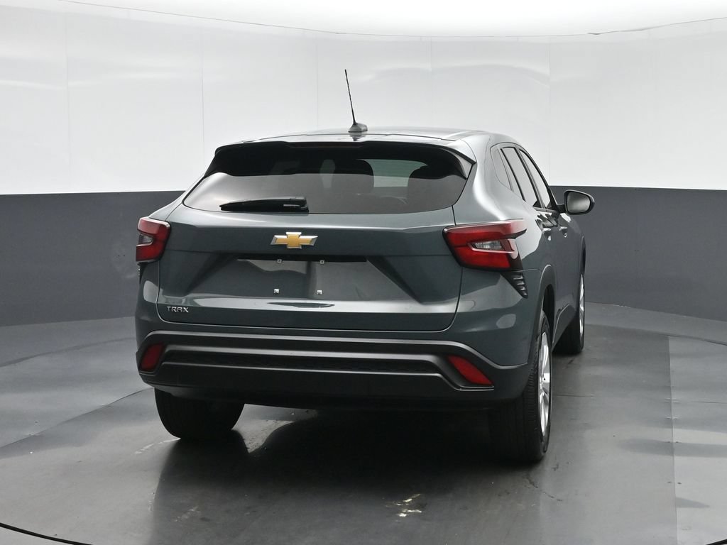 Used 2025 Chevrolet Trax LS FWD image 6