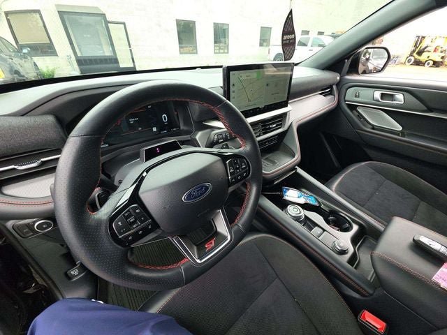 Used 2025 Ford Explorer ST AWD/4WD image 10