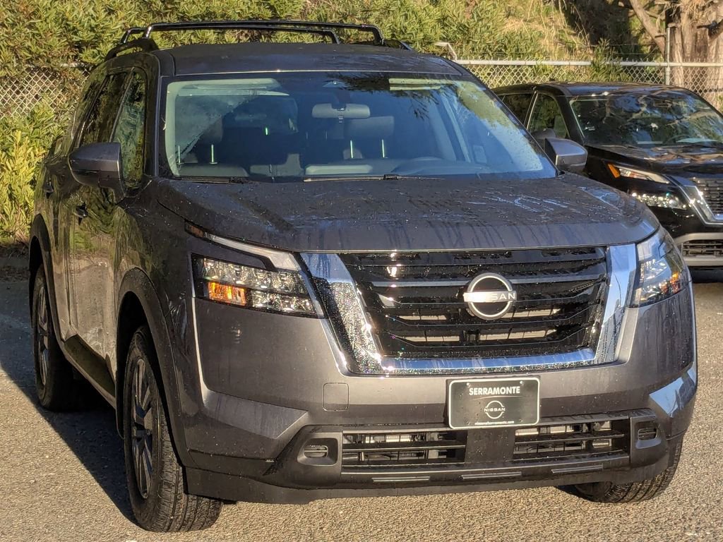New 2025 Nissan Pathfinder SV image 3