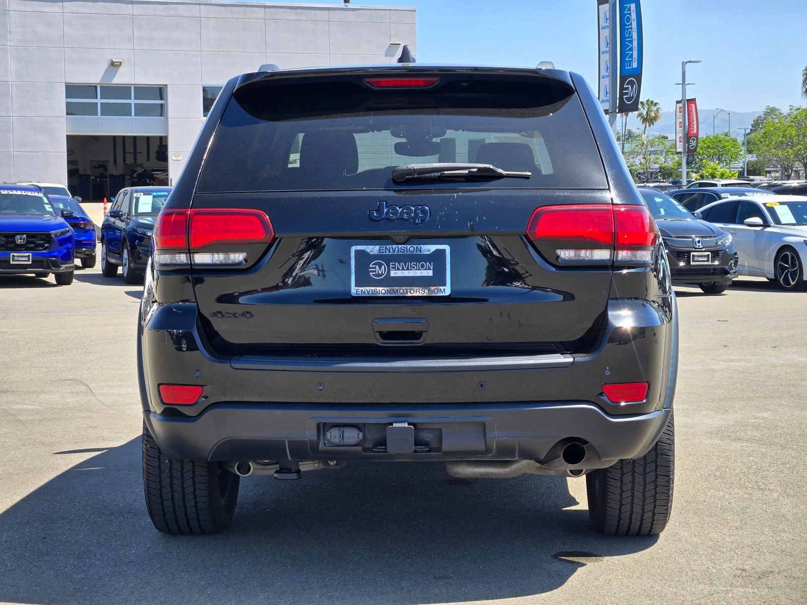 Used 2018 Jeep Grand Cherokee Laredo AWD/4WD image 6