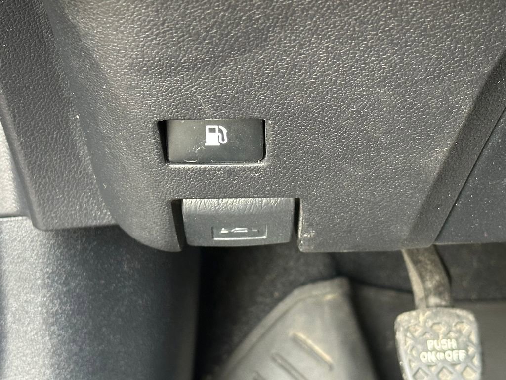 Used 2022 Toyota Prius LE image 63