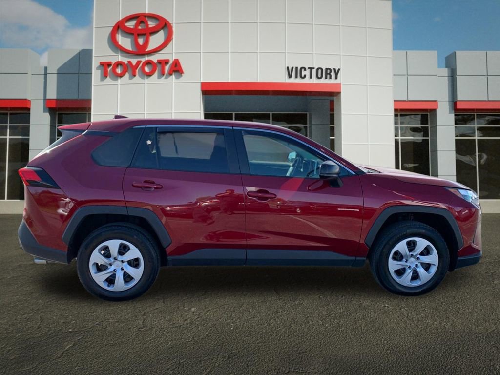 Used 2025 Toyota RAV4 LE AWD/4WD image 2